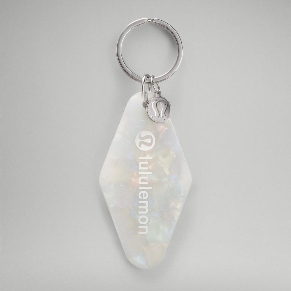 Hotel key chain in opal white